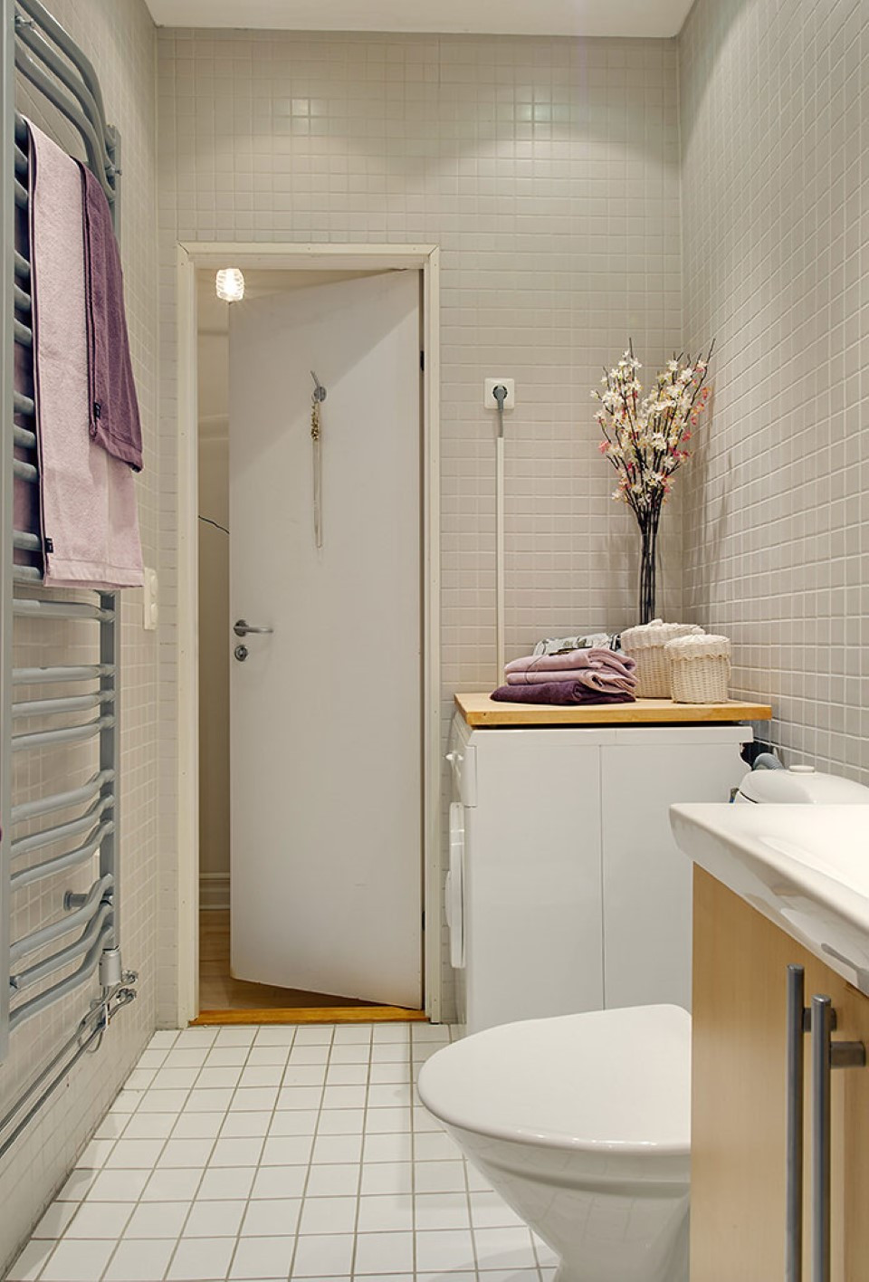 Apartment Bathroom Decorating Ideas
 Modern Minimalist Apartment Bathroom Interior Design with
