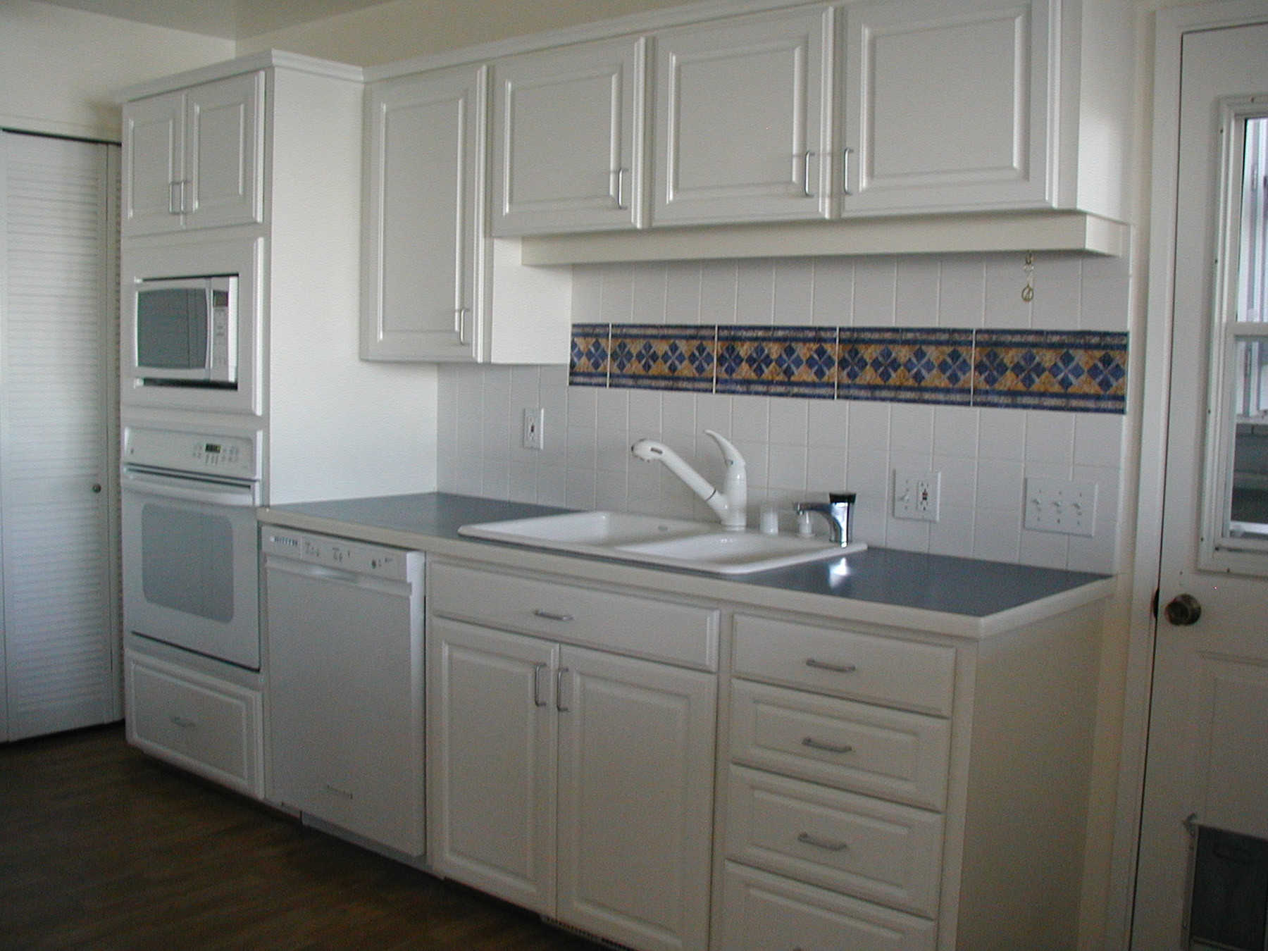 Bath Kitchen And Tile
 Include decorative tile in your kitchen or bath design