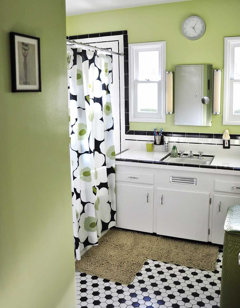 Black And White Tile Bathroom
 Dawn creates a classic black and white tile bathroom