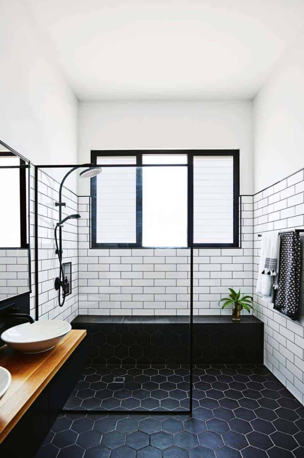 Black And White Tile Bathroom
 25 Incredibly stylish black and white bathroom ideas to