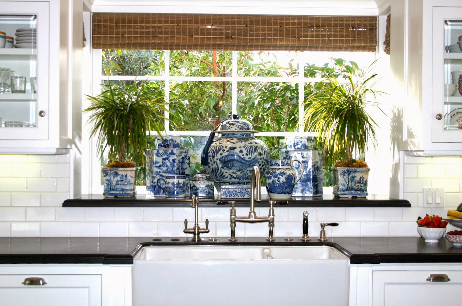 Blue And White Kitchen Ideas
 The Glam Pad 25 Classic White Kitchens with Blue & White
