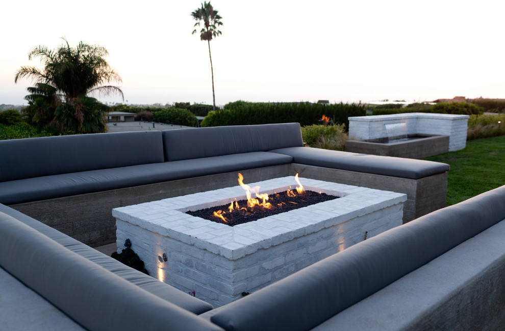 Built In Fire Pit Patio
 Built In Patio Fire Pits Space That Incorporates A Trendy