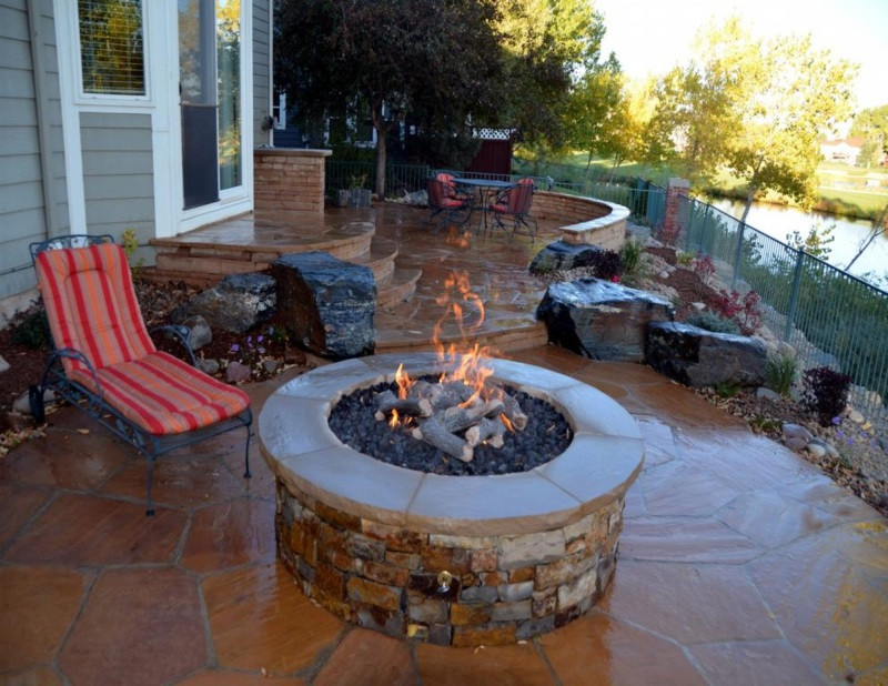 Built In Fire Pit Patio
 Tips of Best Patios with Fire Pits – HomesFeed
