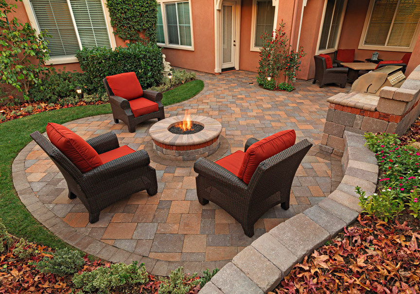 Built In Fire Pit Patio
 Tips of Best Patios with Fire Pits – HomesFeed
