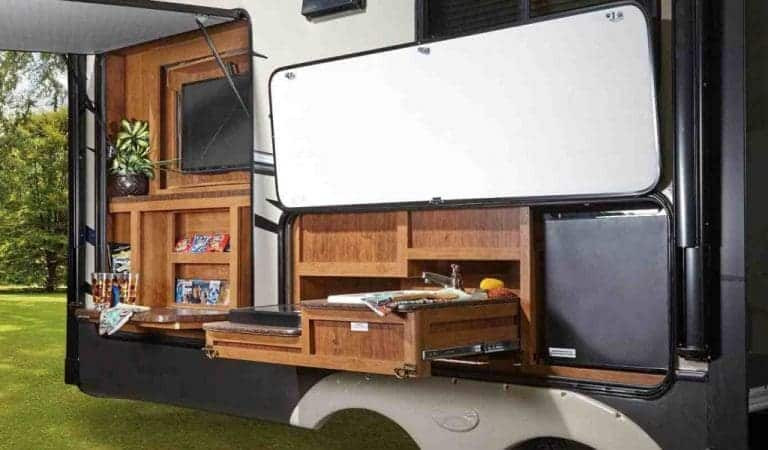 Camper With Outdoor Kitchen
 7 Best Travel Trailers With Outdoor Kitchens