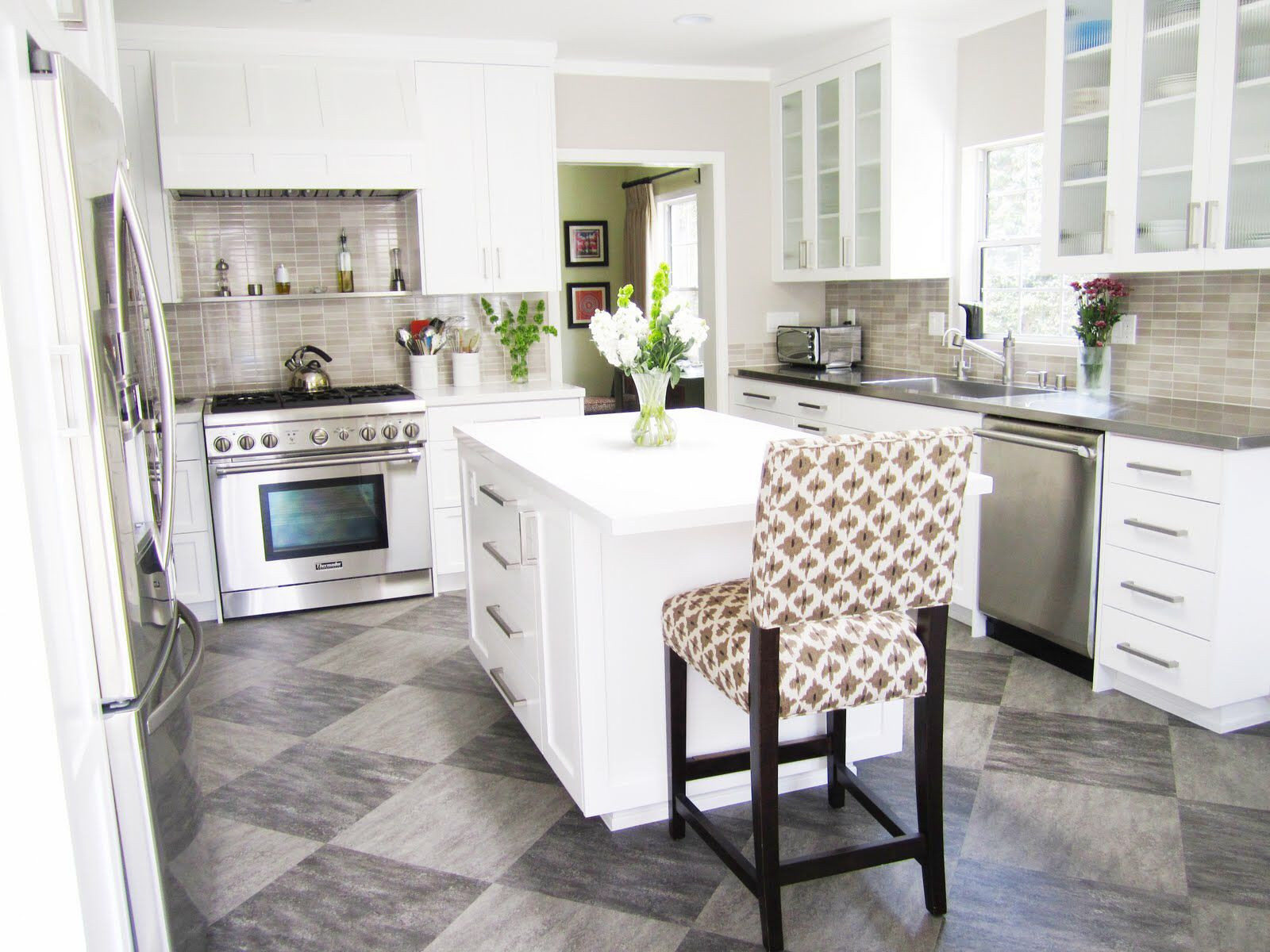 Checkered Kitchen Floor
 Grey checkered floor