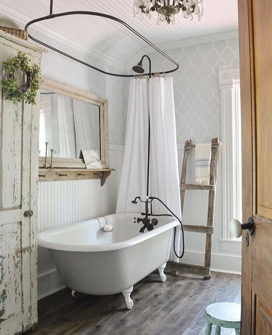 Clawfoot Tub In Small Bathroom
 Something I have always loved about old houses is claw