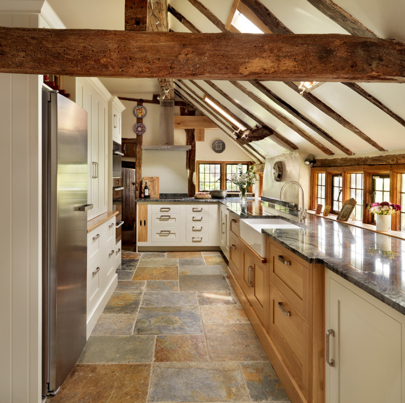 Country Kitchen Floor
 Stunning Kitchen Designs with Two Toned Cabinets