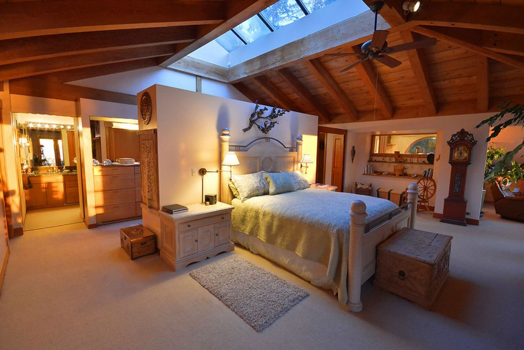 Country Master Bedroom
 Country Master Bedroom with High ceiling & Ceiling fan in