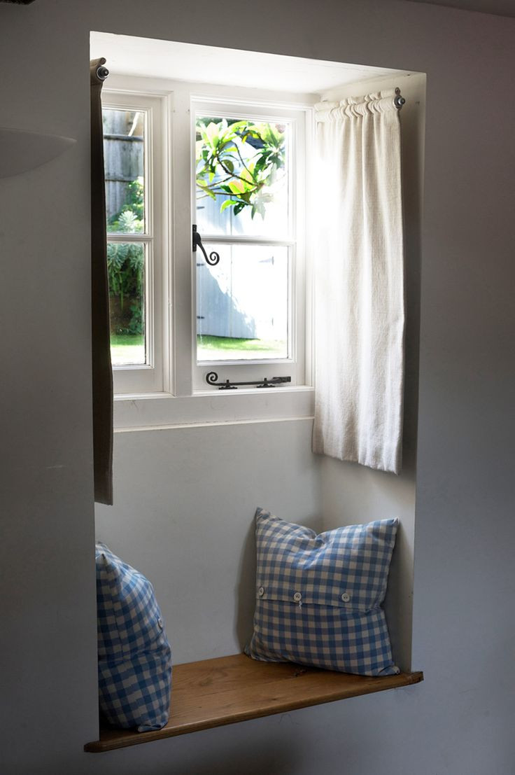 Curtain For Small Bedroom Window
 Best 25 Small window curtains ideas on Pinterest