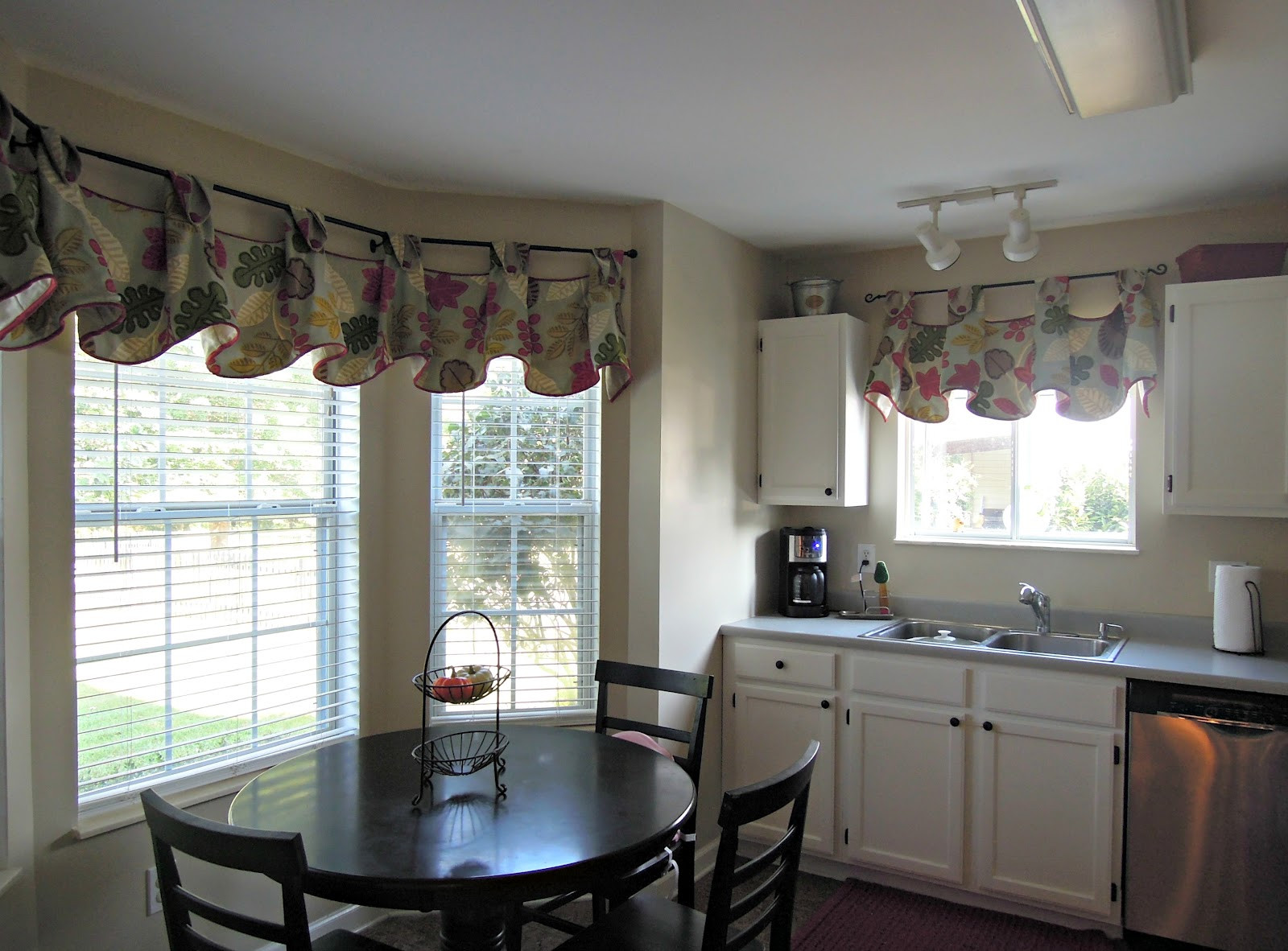Curtains For Kitchen
 Pate Meadows Kitchen Valance – Julia Style