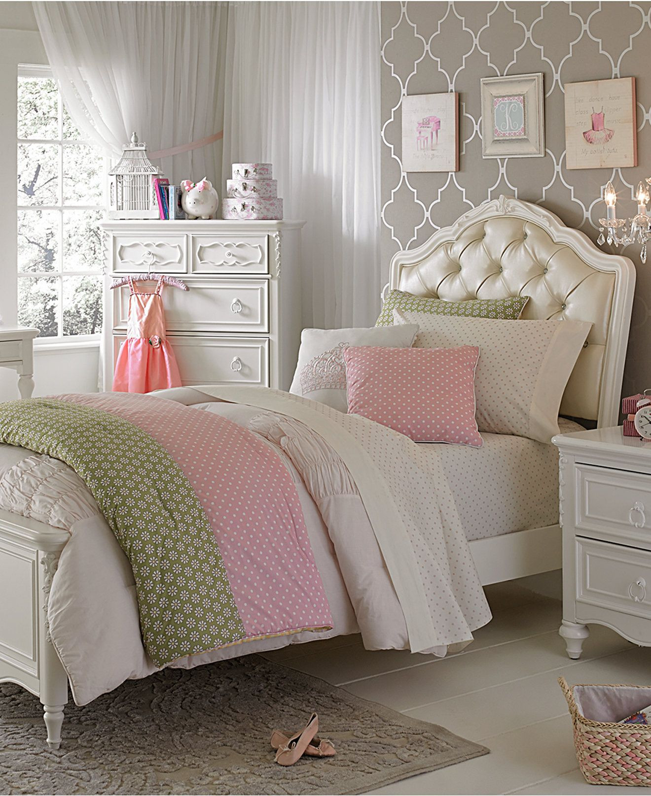 Discount Kids Bedroom Sets
 Love the pattern on the wall behind headboard Celestial