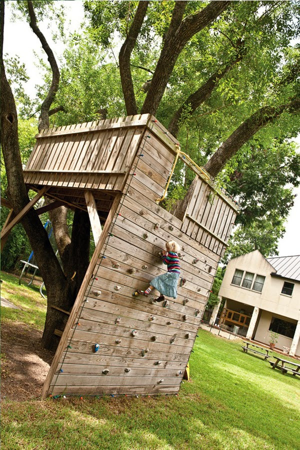 Diy Backyard Fort
 DIY Tree Houses That Will Leave You Speechless