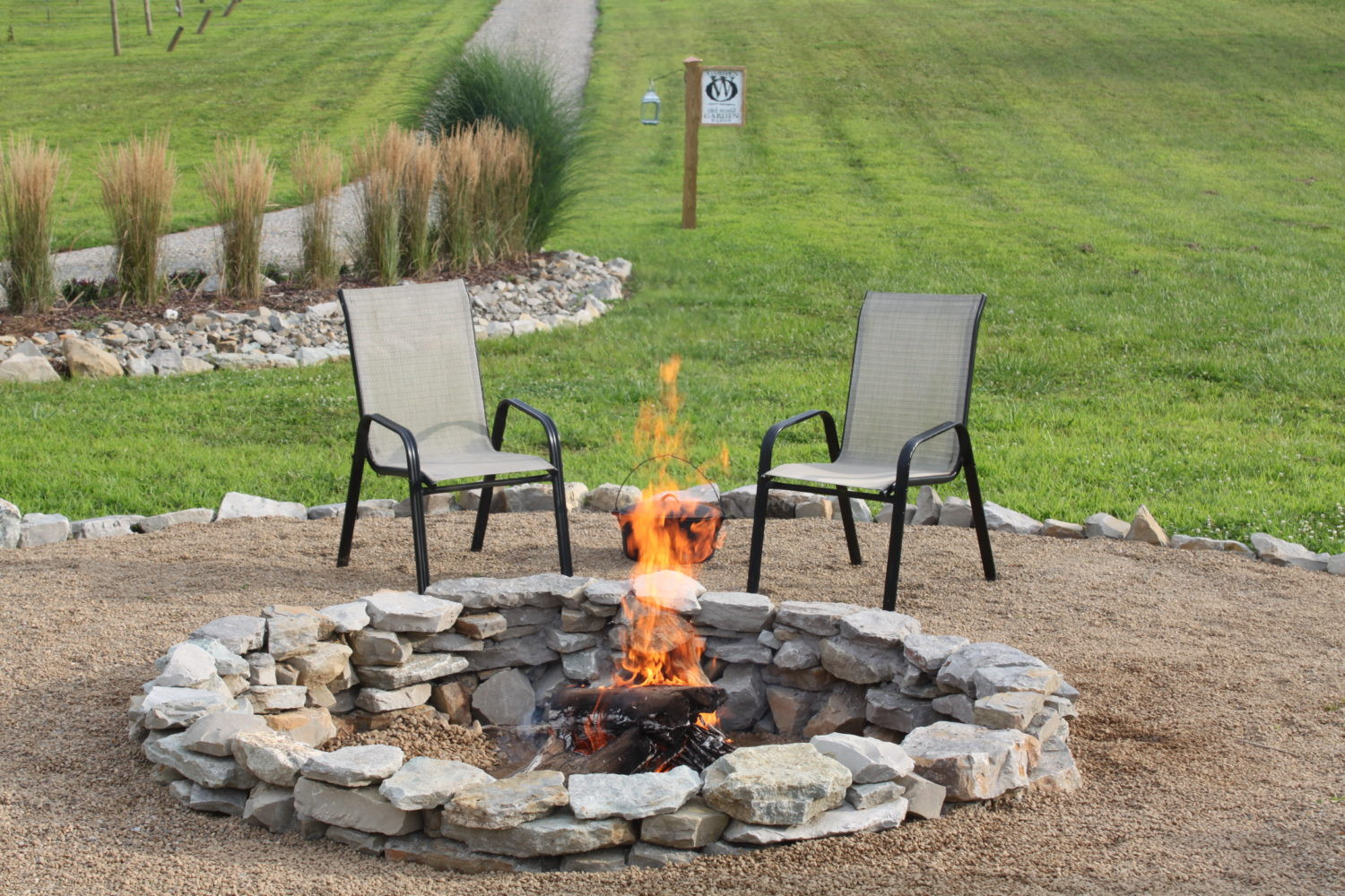 Firepit In Backyard
 How To Create A Beautiful Inexpensive Backyard Fire Pit