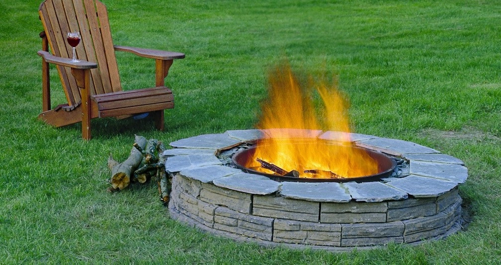 Firepit In Backyard
 Build Your Own Backyard Fire Pit A Do It Yourself Guide