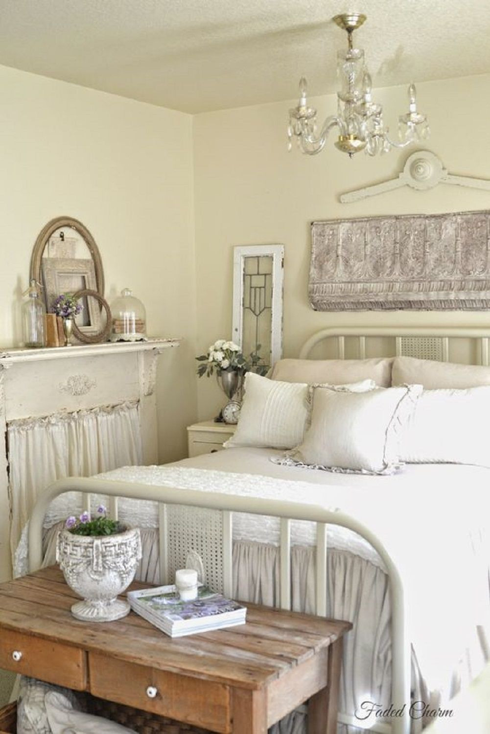 French Bedroom Decor
 Ideas for French Country Style Bedroom Decor