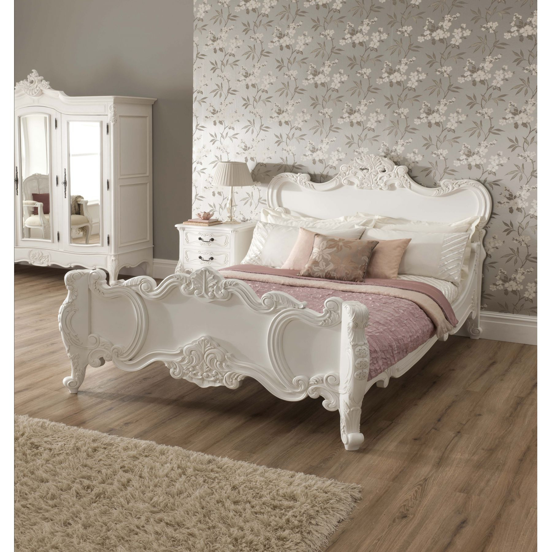 French Shabby Chic Bedroom Ideas
 Vintage Your Room with 9 Shabby Chic Bedroom Furniture