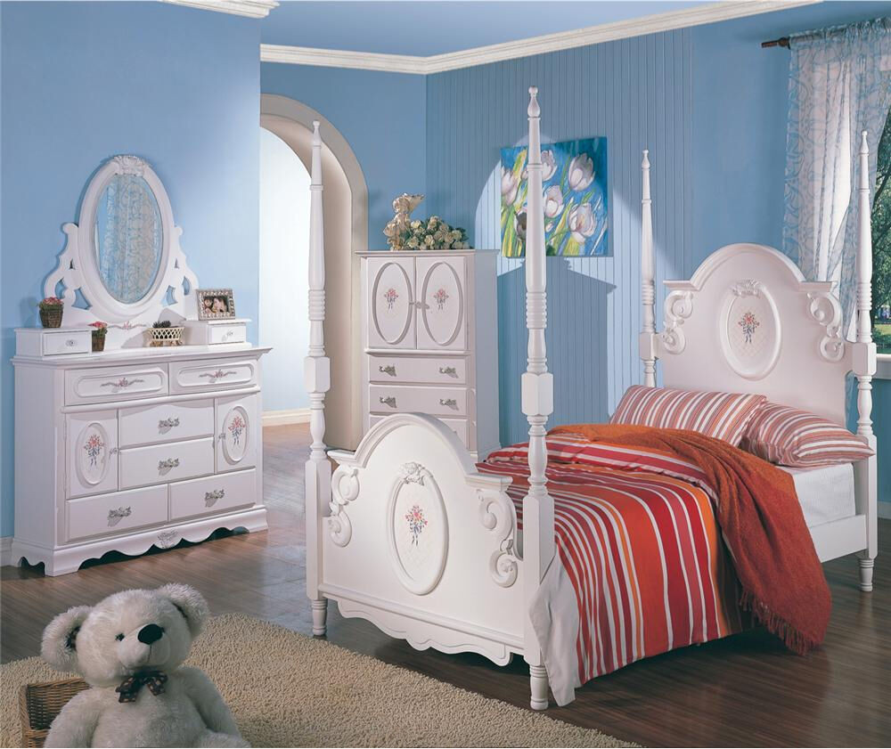 Girls White Bedroom Furniture Set
 Twin White Wooden Poster Bed Girl s Bedroom Furniture 4 pc