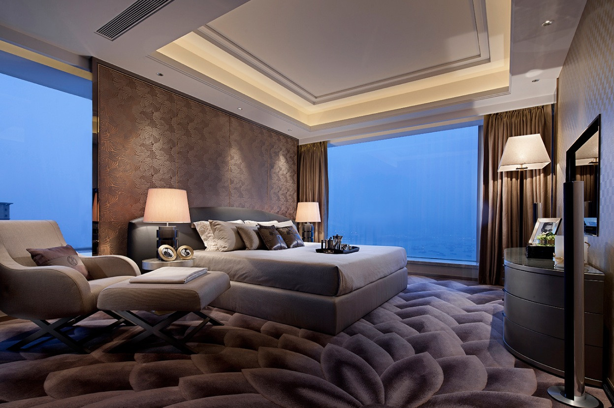 Huge Master Bedroom
 Synergistic Modern Spaces by Steve Leung