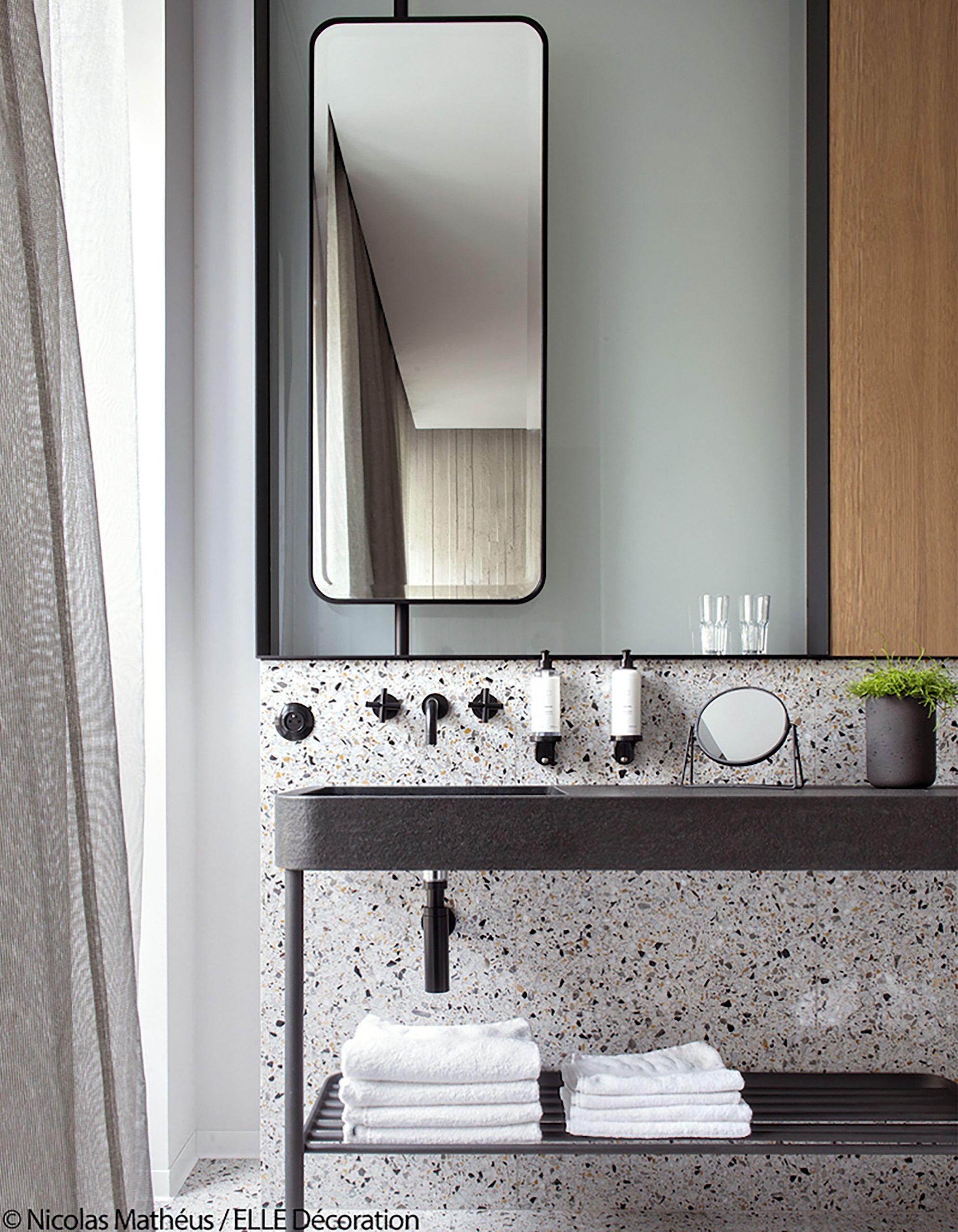 Industrial Bathroom Mirror
 17 Fresh & Inspiring Bathroom Mirror Ideas to Shake Up