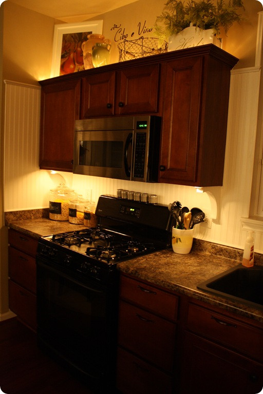 Kitchen Accent Lighting
 Mood lighting in the kitchen from Thrifty Decor Chick