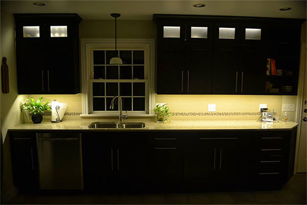Kitchen Cabinet Led Strip Lighting
 Kitchen Cabinet Lighting using Warm White LED Strip Lights