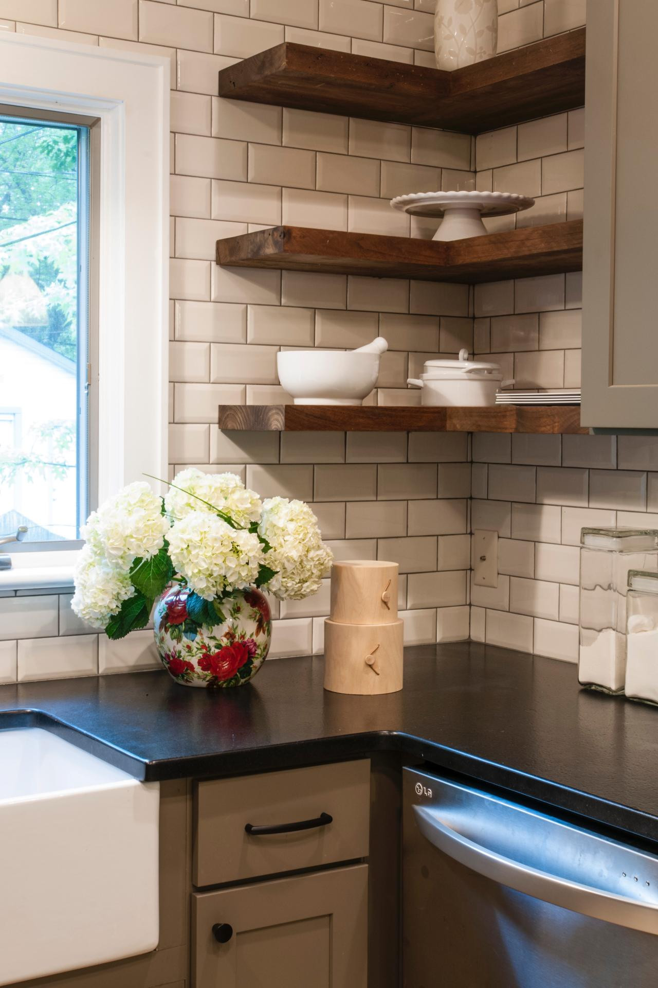 Kitchen Corner Cabinets Storage
 20 Corner Cabinet Ideas That Optimize Your Kitchen Space