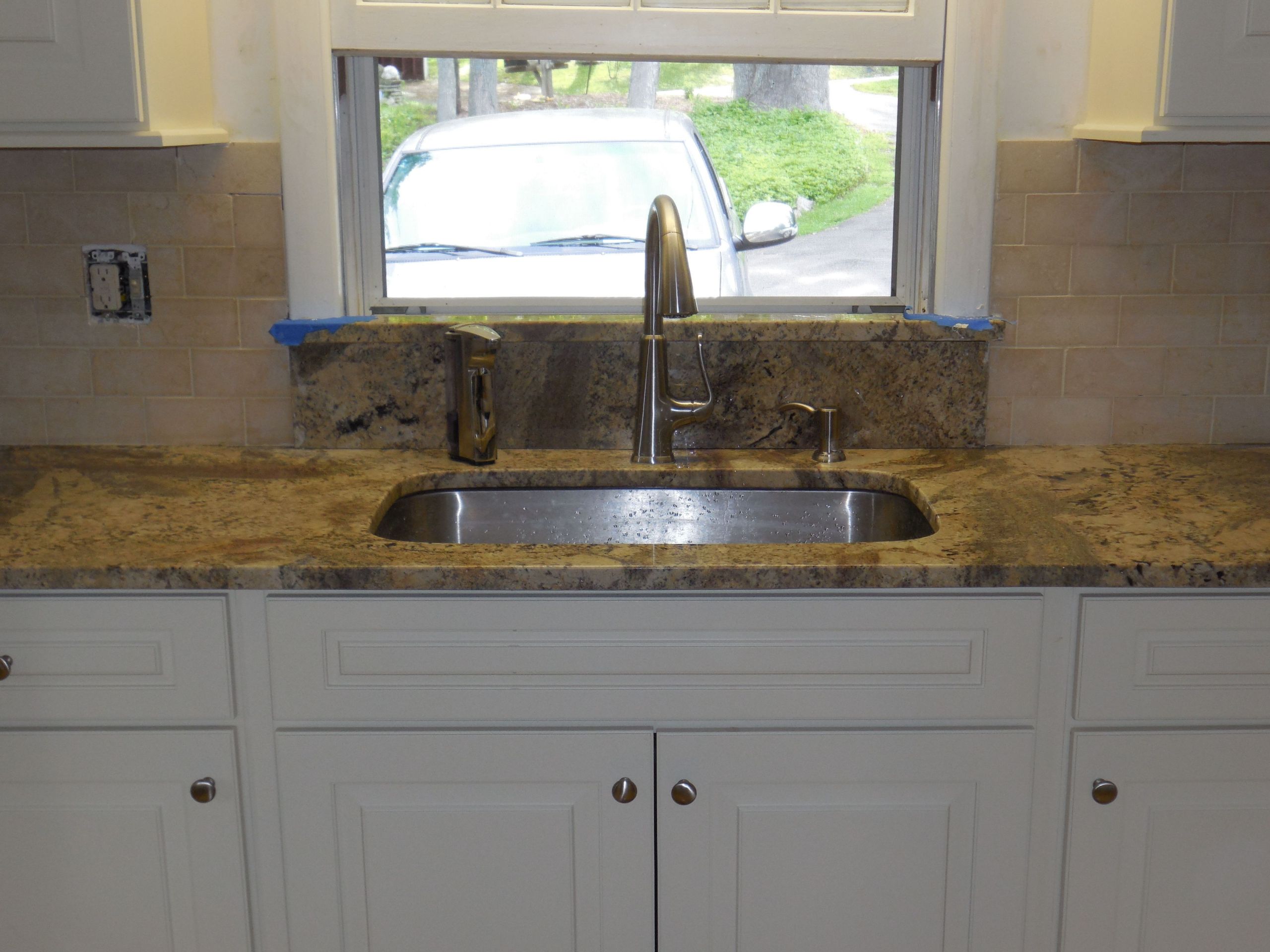 kitchen sink with built in back splash guard