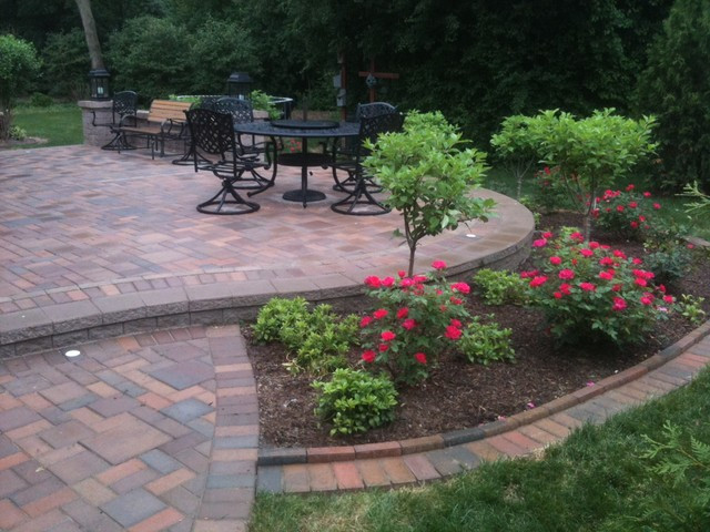 Landscape Around Patio
 Patios with seatwalls Traditional Patio detroit by