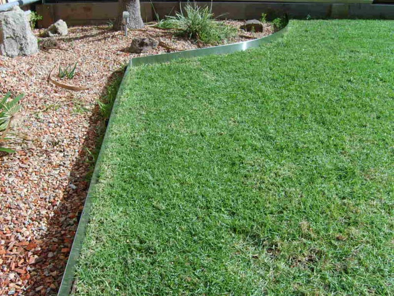 Landscape Edging Lowes
 Lawn Edging Makes The Lawn Appear More Attractive And