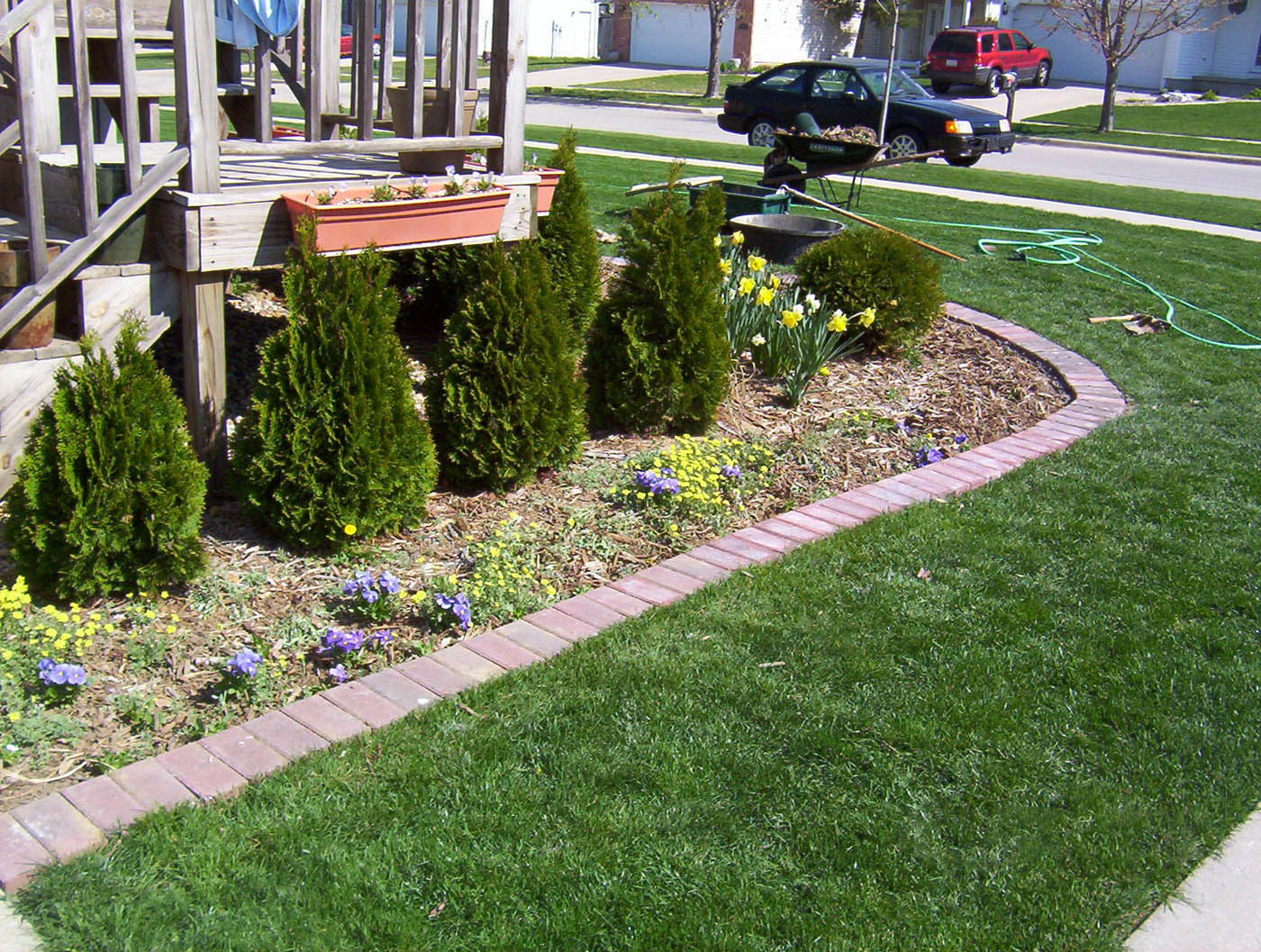 Landscape Edging Pavers
 Edging makes landscape beds pretty easy to keep
