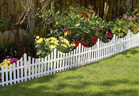Landscape Fence Edging
 13 Examples of Cheap Landscaping Edging Ideas – Easy
