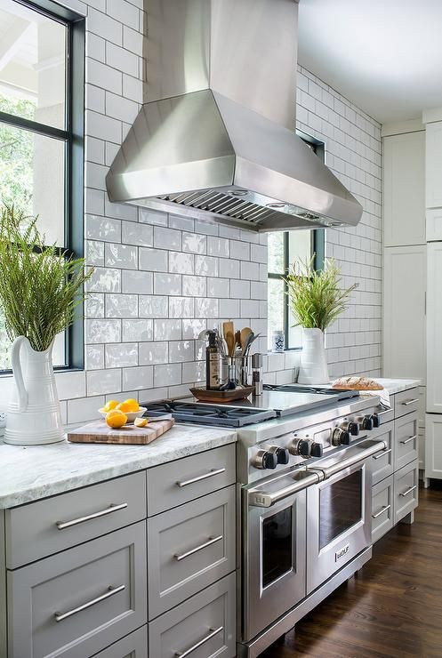 Light Gray Subway Tile Kitchen
 White glazed kitchen tiles with gray grout