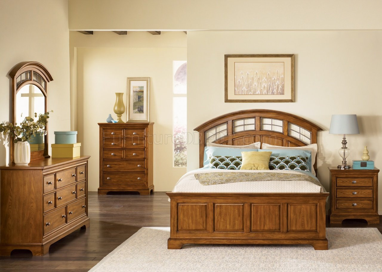 Light Oak Bedroom Furniture
 Light Oak Finish Traditional Bed w Optional Case Goods