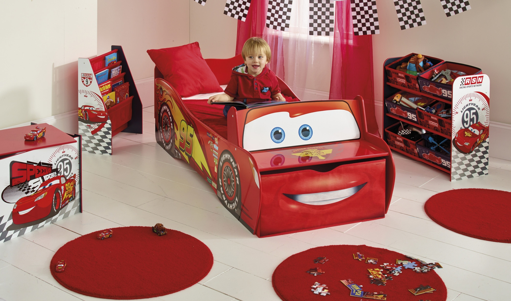 Lightning Mcqueen Bedroom Set
 Decorate Boys Bedroom with Disney Cars Bedroom Ideas