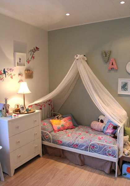 Little Girl Bedroom Paint Ideas
 Little Girls Bedroom Decorating with Light Room Colors and