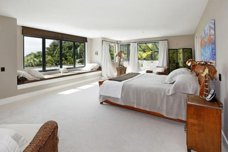 Master Bedroom Windows
 10 Stunning Rooms With A Window Seat