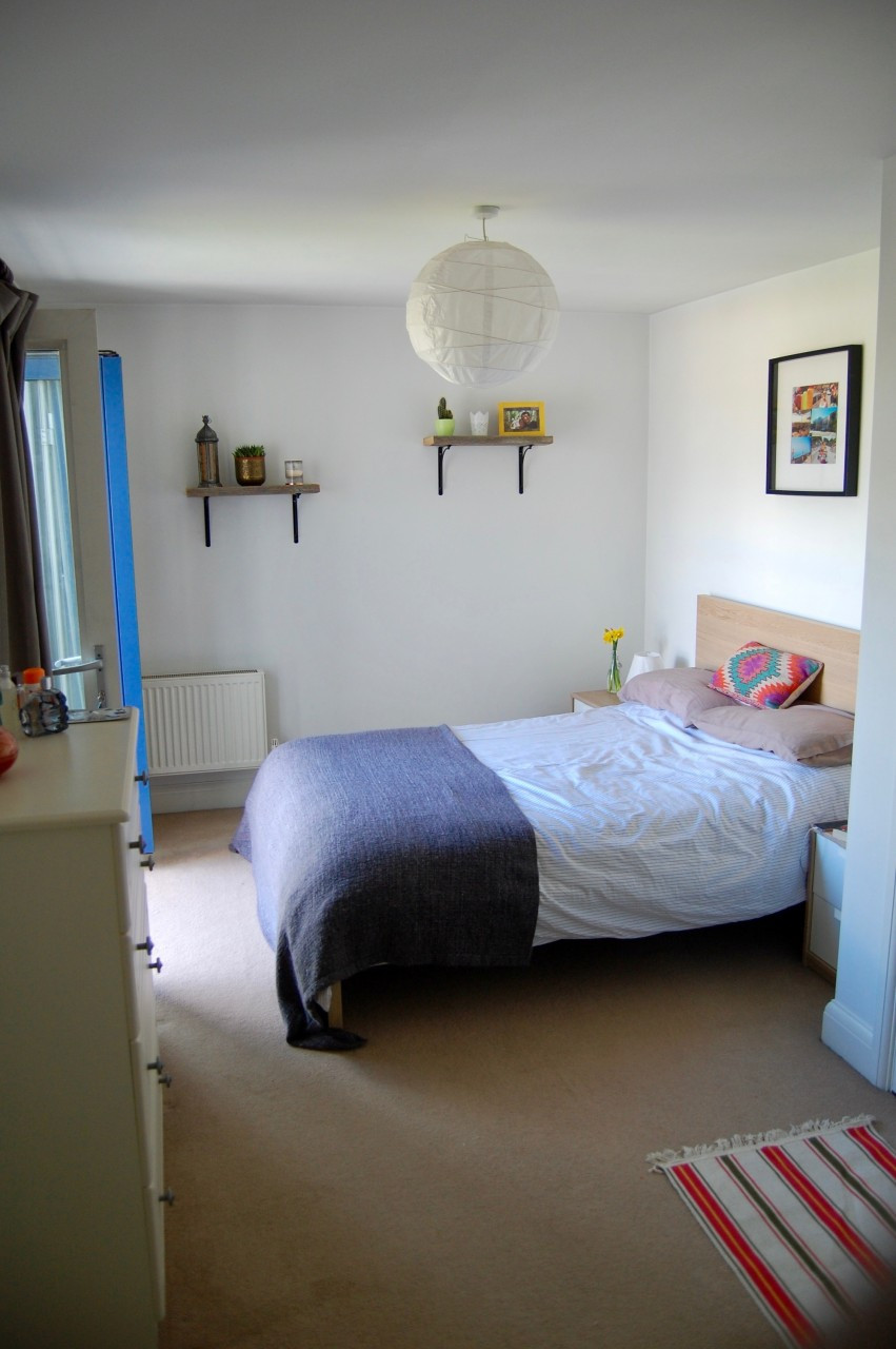 Masters Bedroom For Rent
 Modern 2 Bed Apartment to Rent in Bicester The line