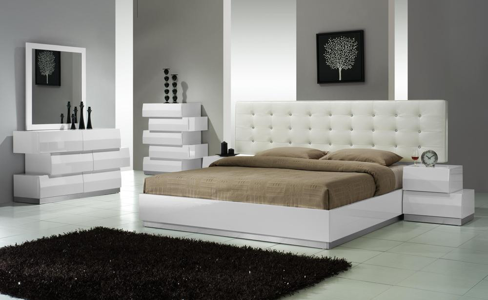 Modern White Bedroom
 ALIYA QUEEN SIZE MODERN LEATHERETTE WHITE LACQUERED