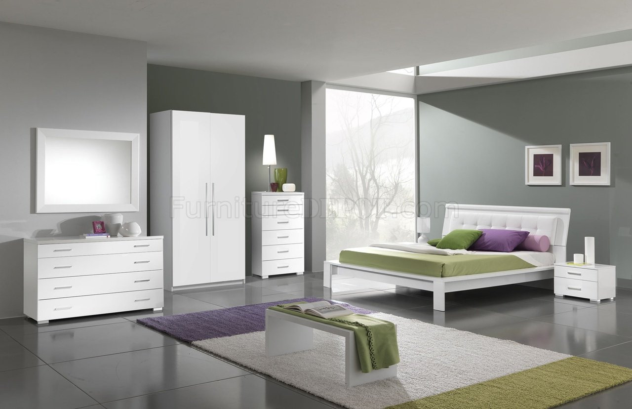 Modern White Bedroom
 White Finish Modern Bedroom w Leatherette Headboard & Options