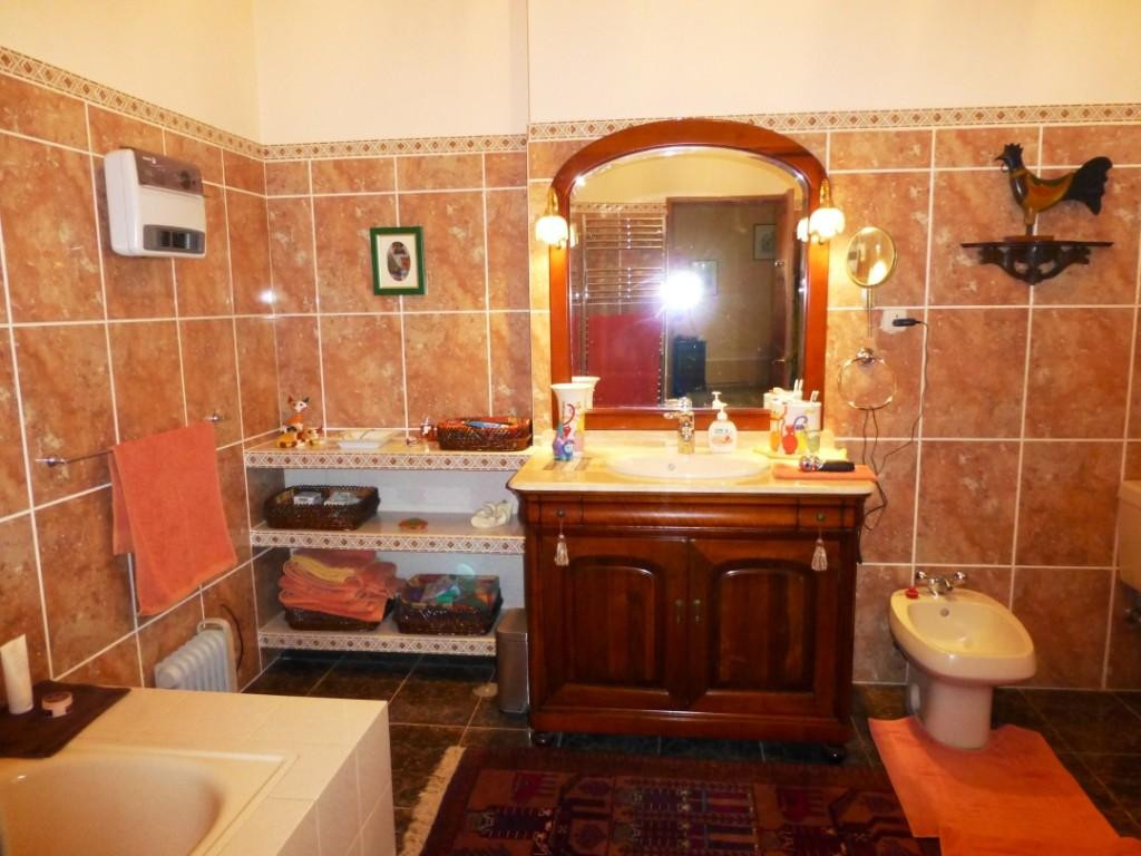 Orange And Brown Bathroom Decor
 Beige Brown Ensuite Bathroom Design Ideas s