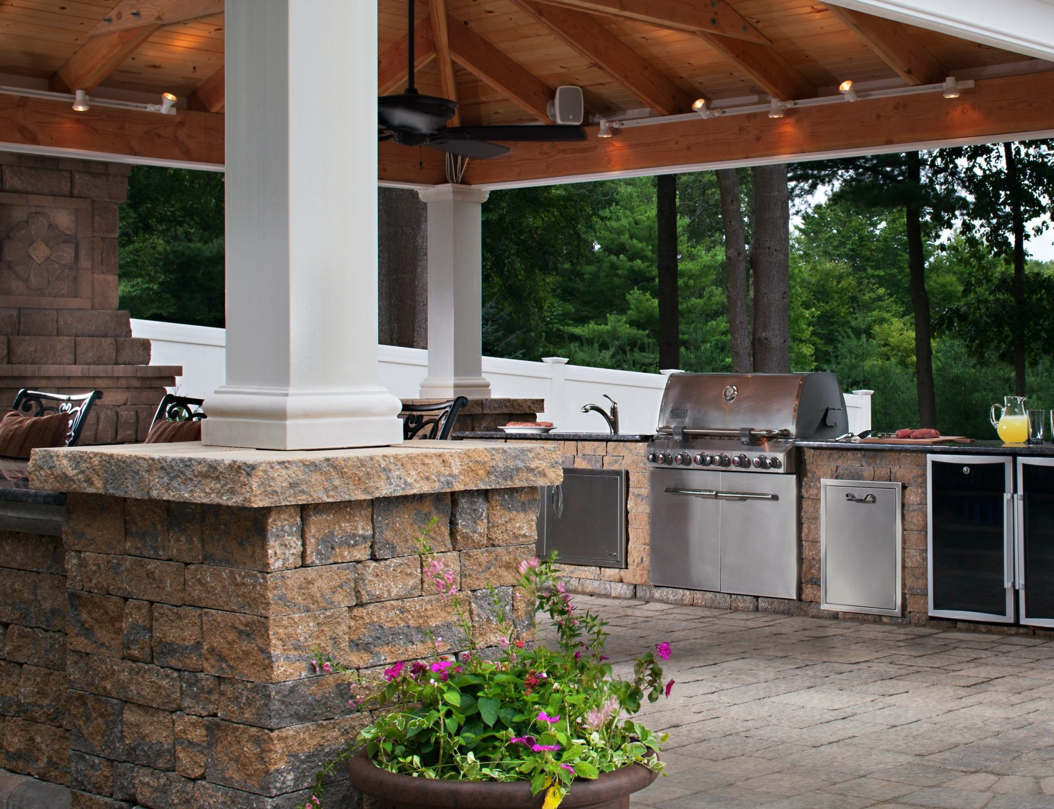 Outdoor Kitchen Covered Patio
 Outdoor Kitchen Trends 9 HOT Ideas For Your Backyard