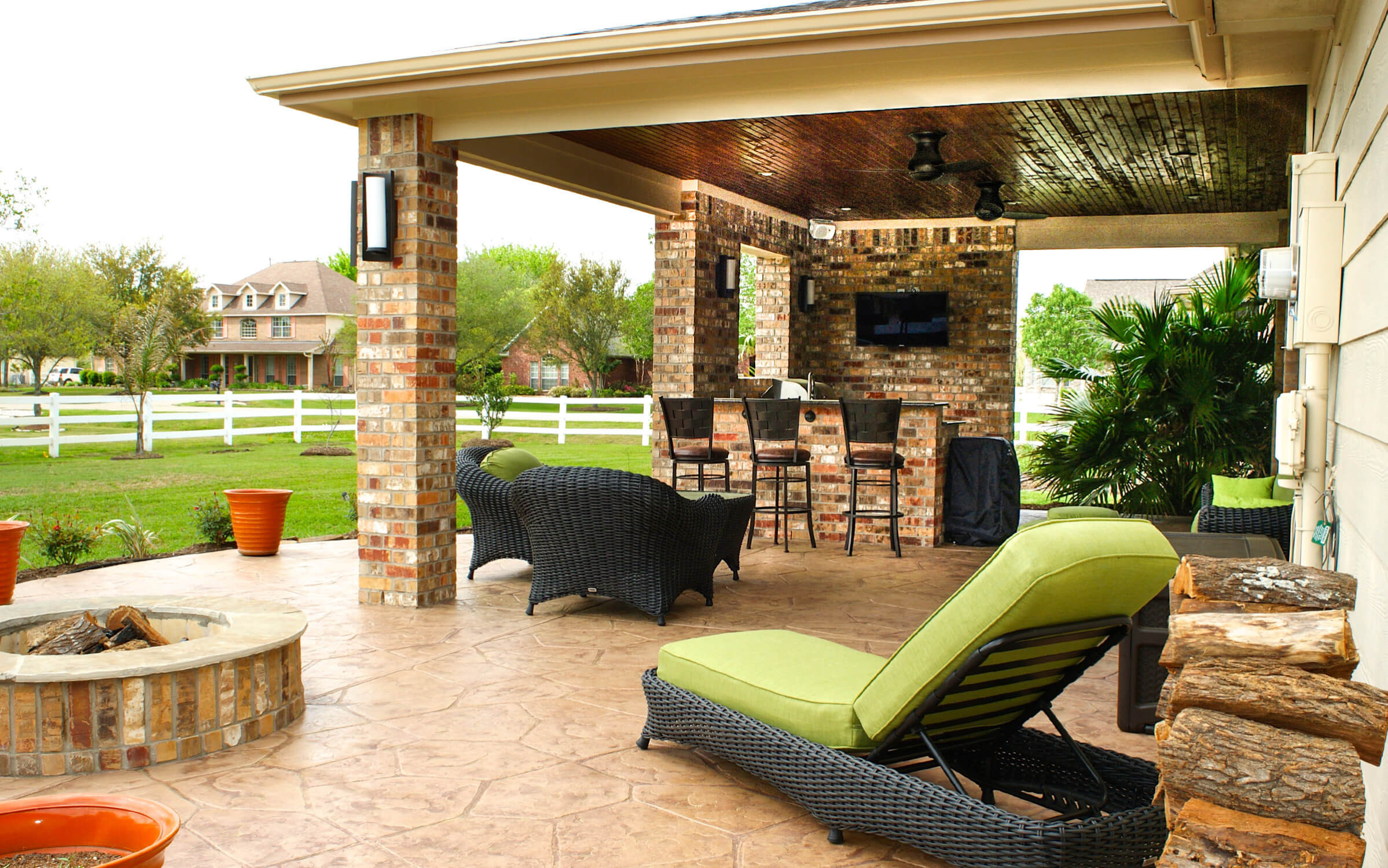 Outdoor Kitchen Covered Patio
 Patio Cover & Outdoor Kitchen in Pearland Estates Texas