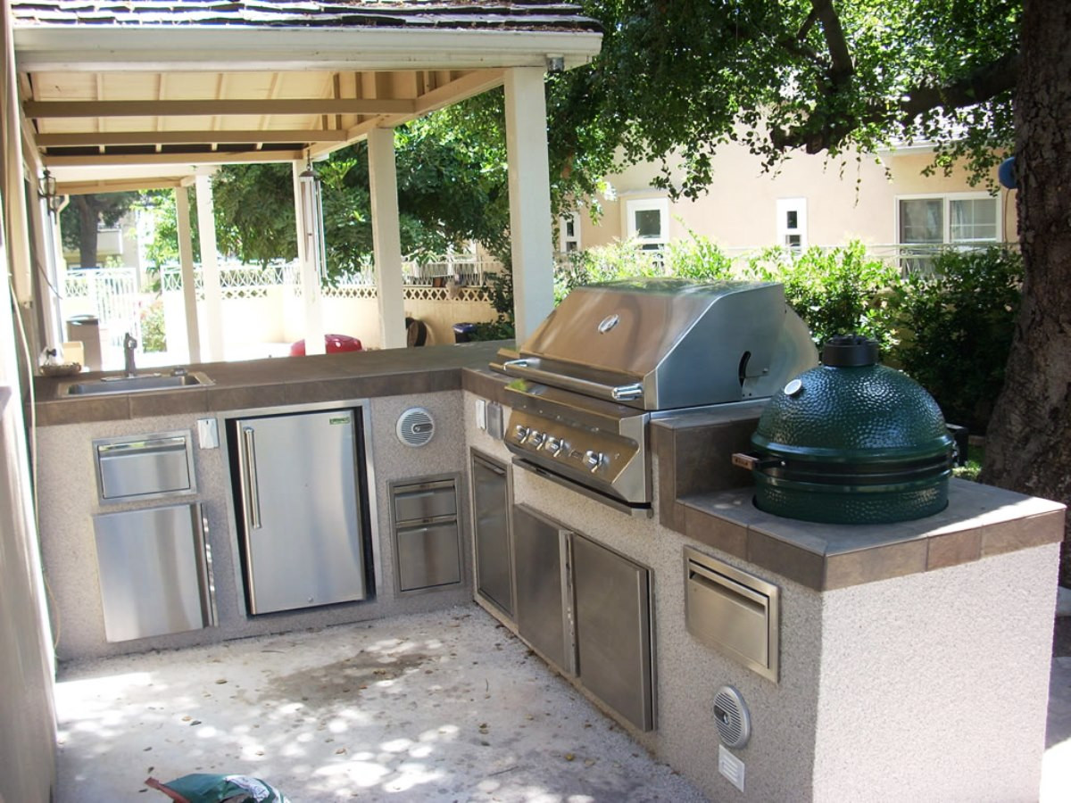 Outdoor Kitchen Layout
 Outdoor Kitchen Layout – How to Wel e the Christmas