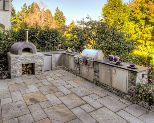 Outdoor Kitchen With Pizza Oven
 Houzz