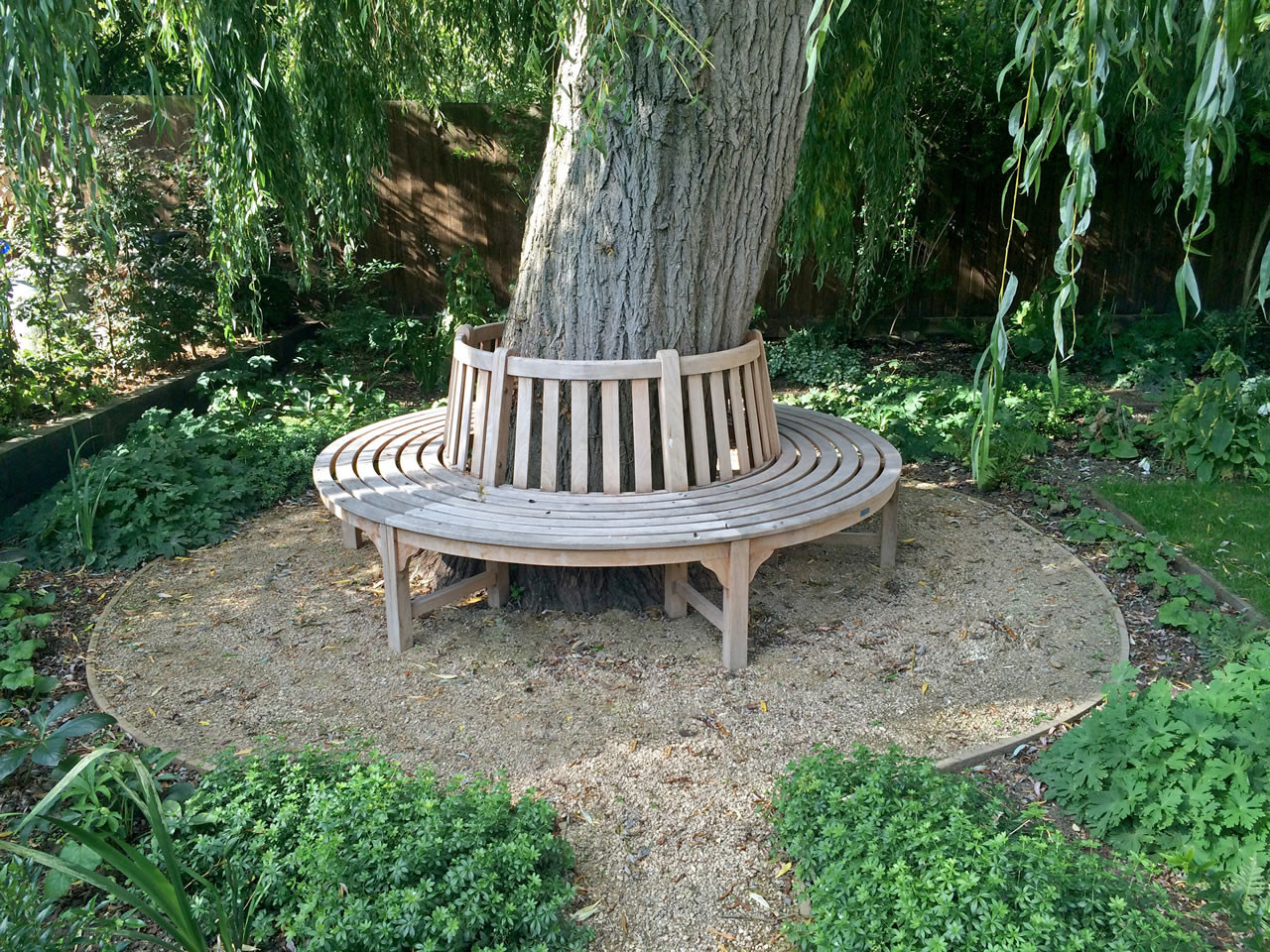 Outdoor Landscape Seating
 Bespoke garden seating in Suffolk Es Cambridgeshire