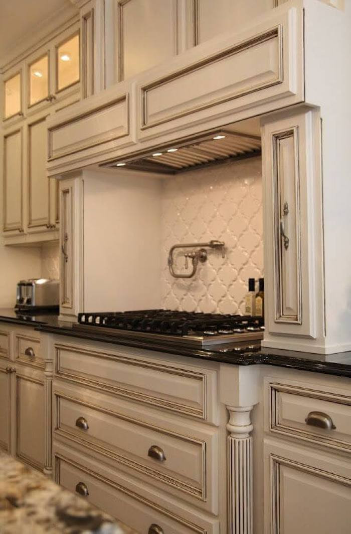 Painting Kitchen Cabinets Antique White
 ≫25 Antique White Kitchen Cabinets Ideas That Blow Your