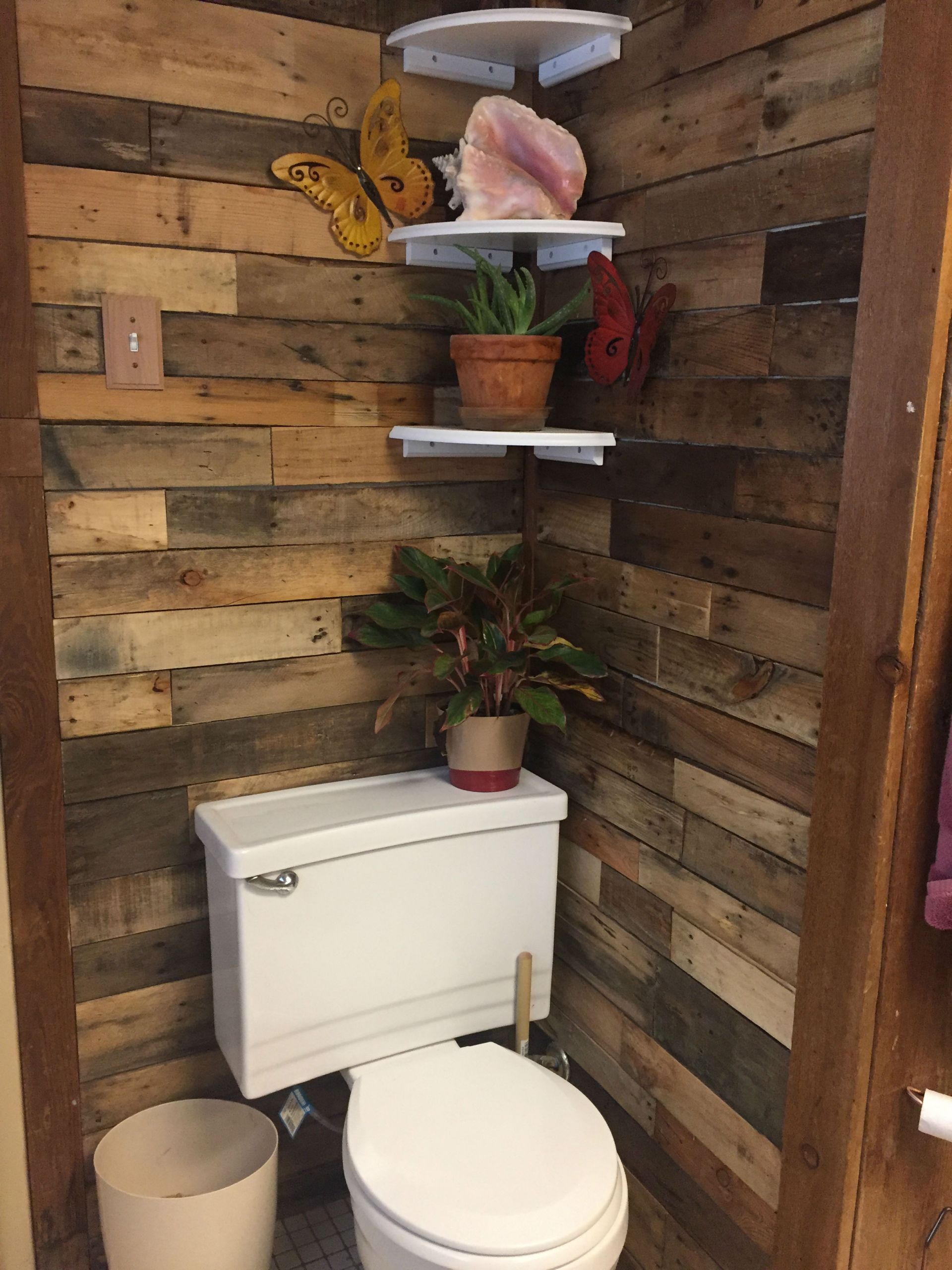 Pallet Wall Bathroom
 Inspired Wood Pallet Bathroom Projects – Ideas with Pallets