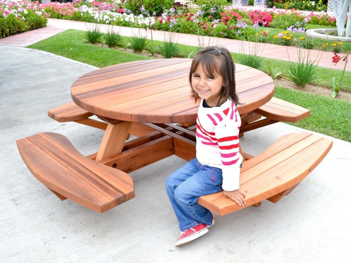 Picnic Table For Kids
 Kid s Round Picnic Table Set Built to Last Decades