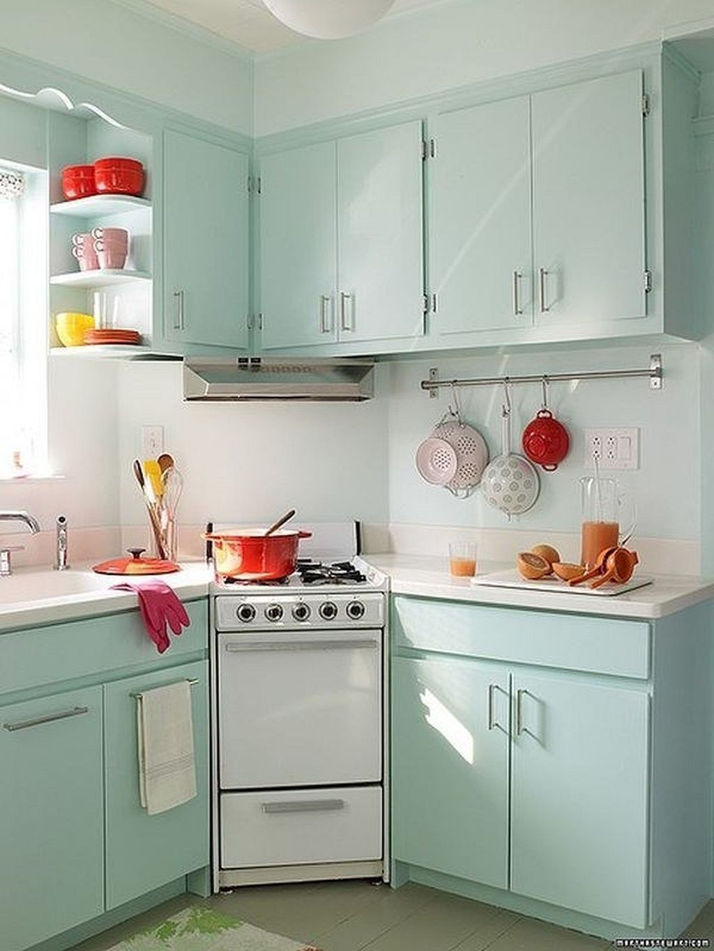 Pinterest Small Kitchen
 5 Pinterest Tricks That Make Decorating Any Small Space